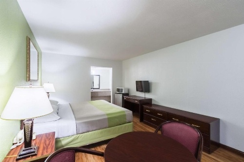 Motel 6-Mattoon, IL image 5